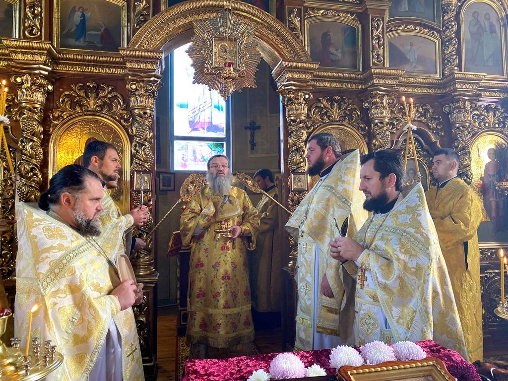 престол в храме